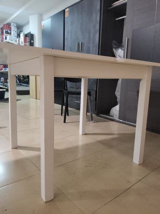 Mesa libro Zora blanca