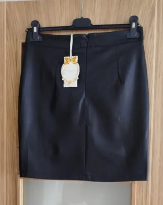 Falda polipiel botones dorados T. S/M