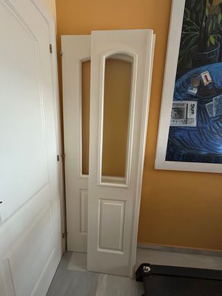 Puerta madera maciza con cristal