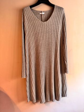 Abito in maglia a costine color cammello