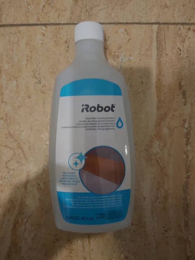 Soluzione di pulizia robotizzata per pavimenti duri