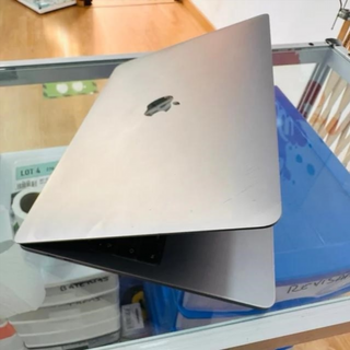 MacBook Pro 2020 8 GB RAM 256 GB SSD i5