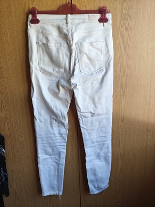 Calças Brancas Rasgadas