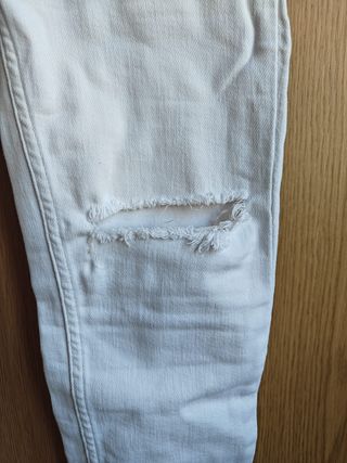 Calças Brancas Rasgadas