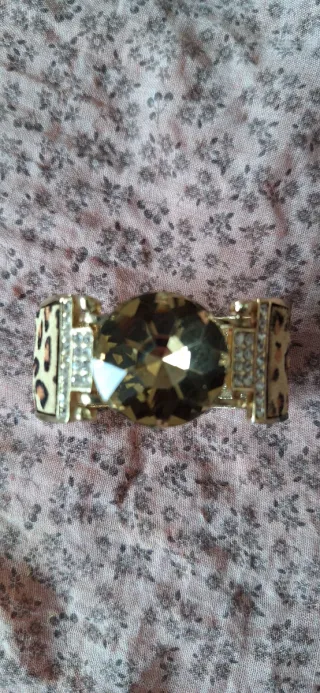 Brazalete dorado con piedra y animal print