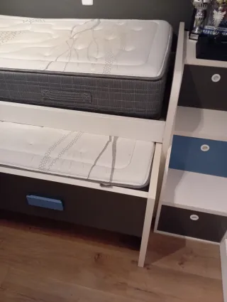 Dormitorio juvenil azul y blanco