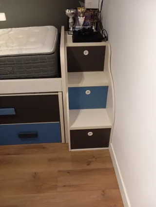 Dormitorio juvenil azul y blanco