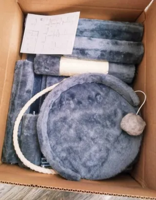 Árbol rascador para gatos, nuevo y sin usar, 