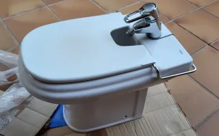 Bidé con grifo Roca