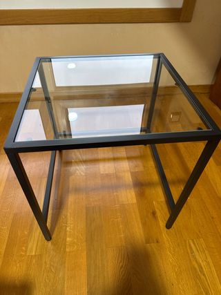 Mesa auxiliar cristal y metal negra