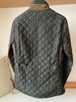 Cazadora acolchada verde oliva