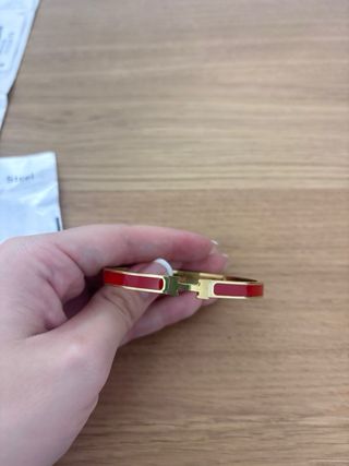 Pulsera H Dorada y Blanca