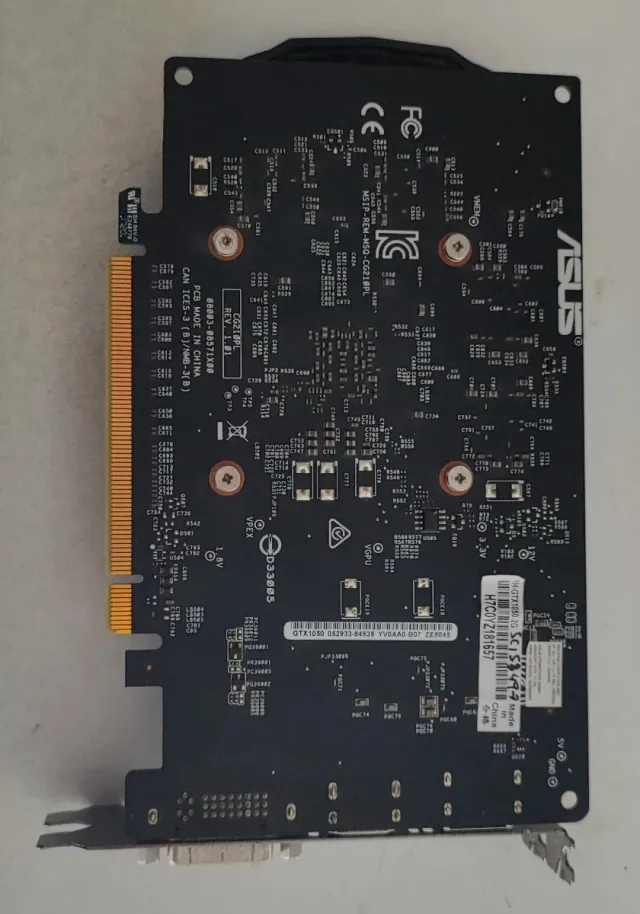 Tarjeta Gráfica Asus Negra y Dorada