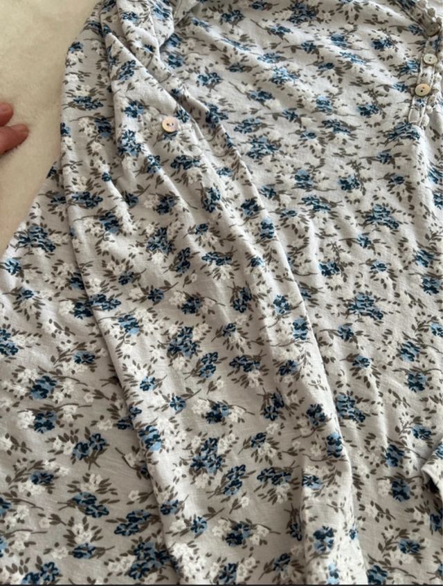 Vestido floral con volantes