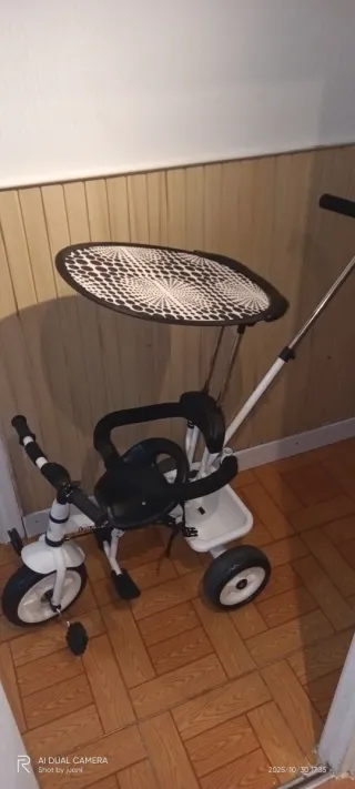 Triciclo infantil con toldo y manillar