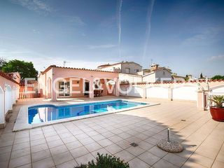 Chalet en venta en Empuriabrava en Castelló d´Empúries