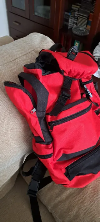 Mochila senderismo roja y negra