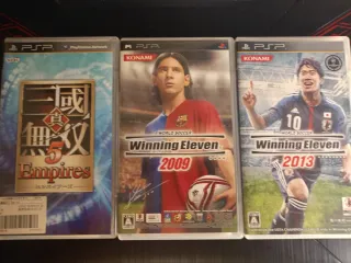 Lote de 14 juegos de PSP japoneses. 