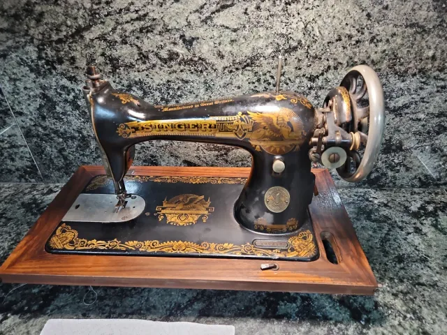 Máquina de coser SINGER antigua