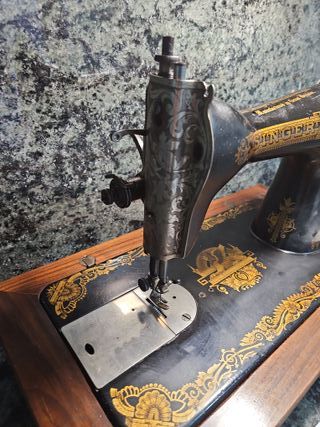 Máquina de coser SINGER antigua