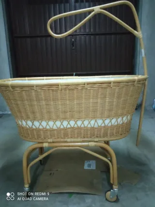 Culla in vimini con baldacchino