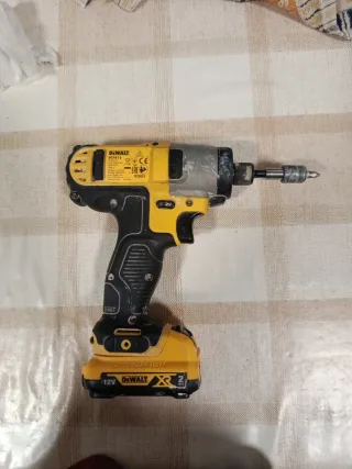 Atornillador de Impacto DeWalt DCF815 + Batería