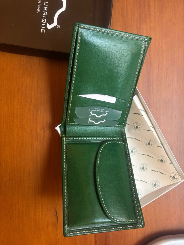 Cartera de piel verde para hombre