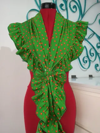 Pico Flamenco Verde con Lunares Rojos