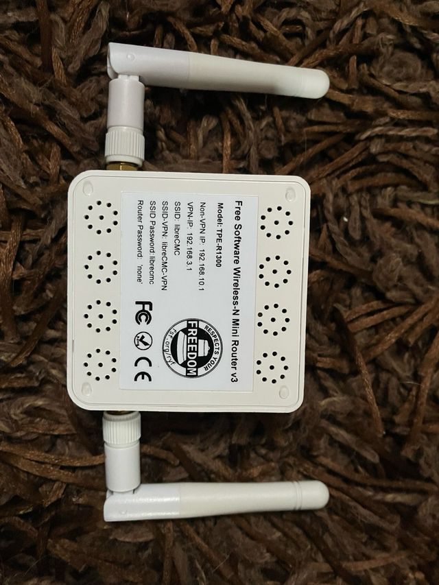 Think Penguin TPE 1300 Router