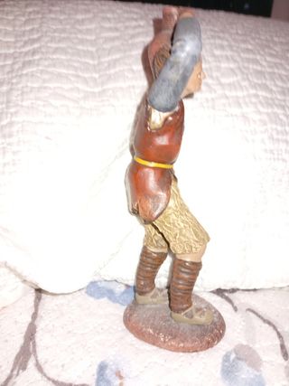 Figura hombre con cántaro de 18 cm