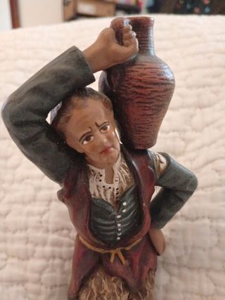Figura hombre con cántaro de 18 cm