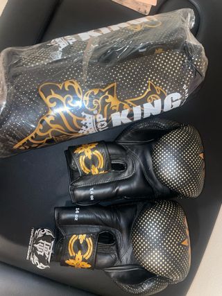 Guantes Muay Thai Top King + Rodilleras