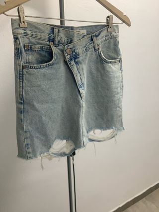 Falda vaquera desgastada talla 34
