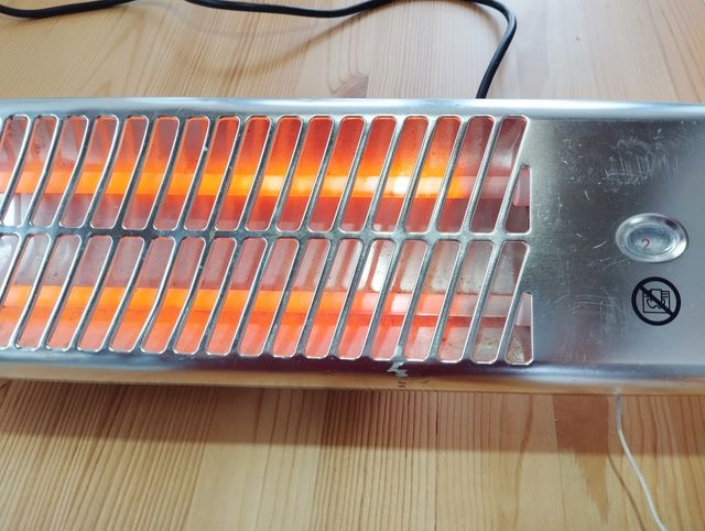 RISCALDATORE A PARETE O PAVIMENTO