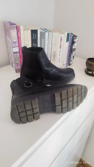 Botas de invierno negras con hebillas