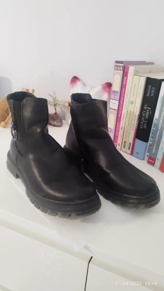 Botas de invierno negras con hebillas