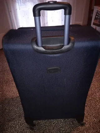 Maleta de viaje azul oscuro