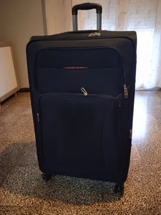 Maleta de viaje azul oscuro