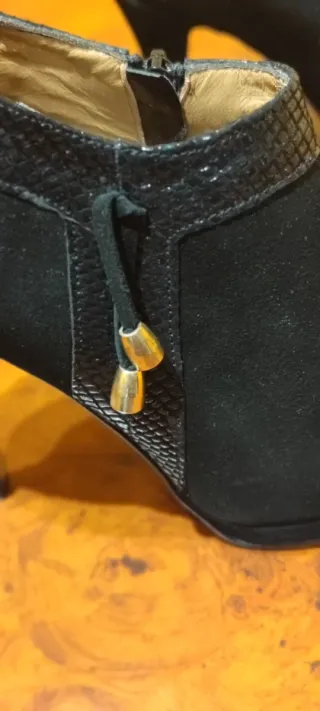 Botines de tacón negros para mujer