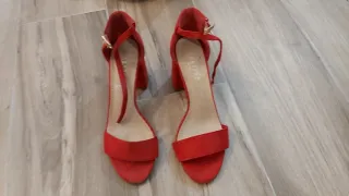 Zapatos de tacón rojos Maripaz