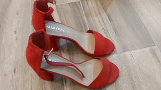 Zapatos de tacón rojos Maripaz