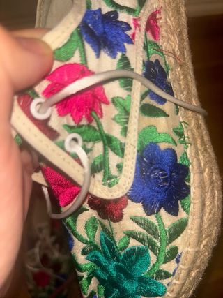 Alpargatas bordadas hechas a mano