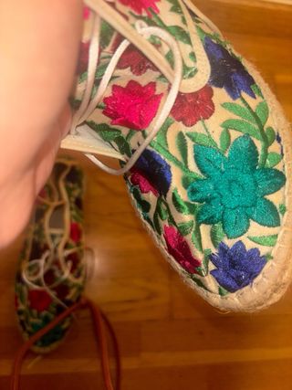 Alpargatas bordadas hechas a mano