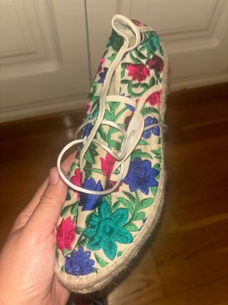 Alpargatas bordadas hechas a mano