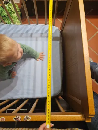 Cuna de madera para bebé