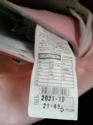 Patines de ruedas rosas y bolsa.
Talla 36 ver foto