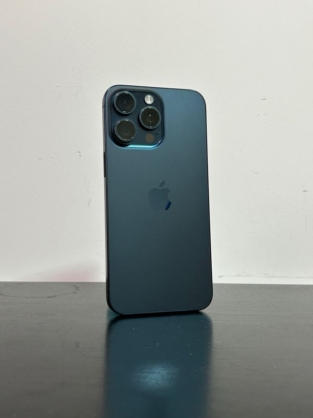 iPhone 15 Pro Max blu da 256 GB.