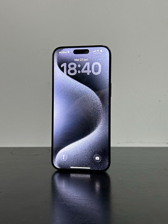 iPhone 15 Pro Max blu da 256 GB.