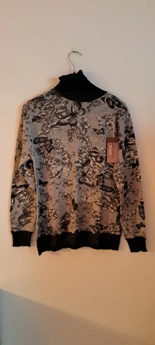 Jersey cuello alto estampado mariposas XL
