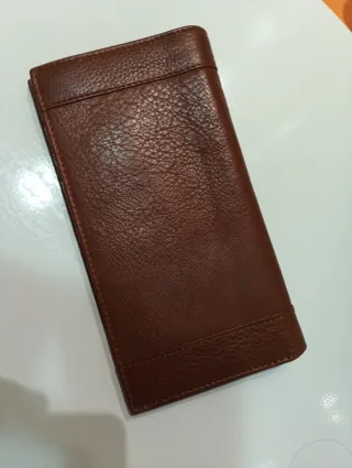 Billetera de piel marrón